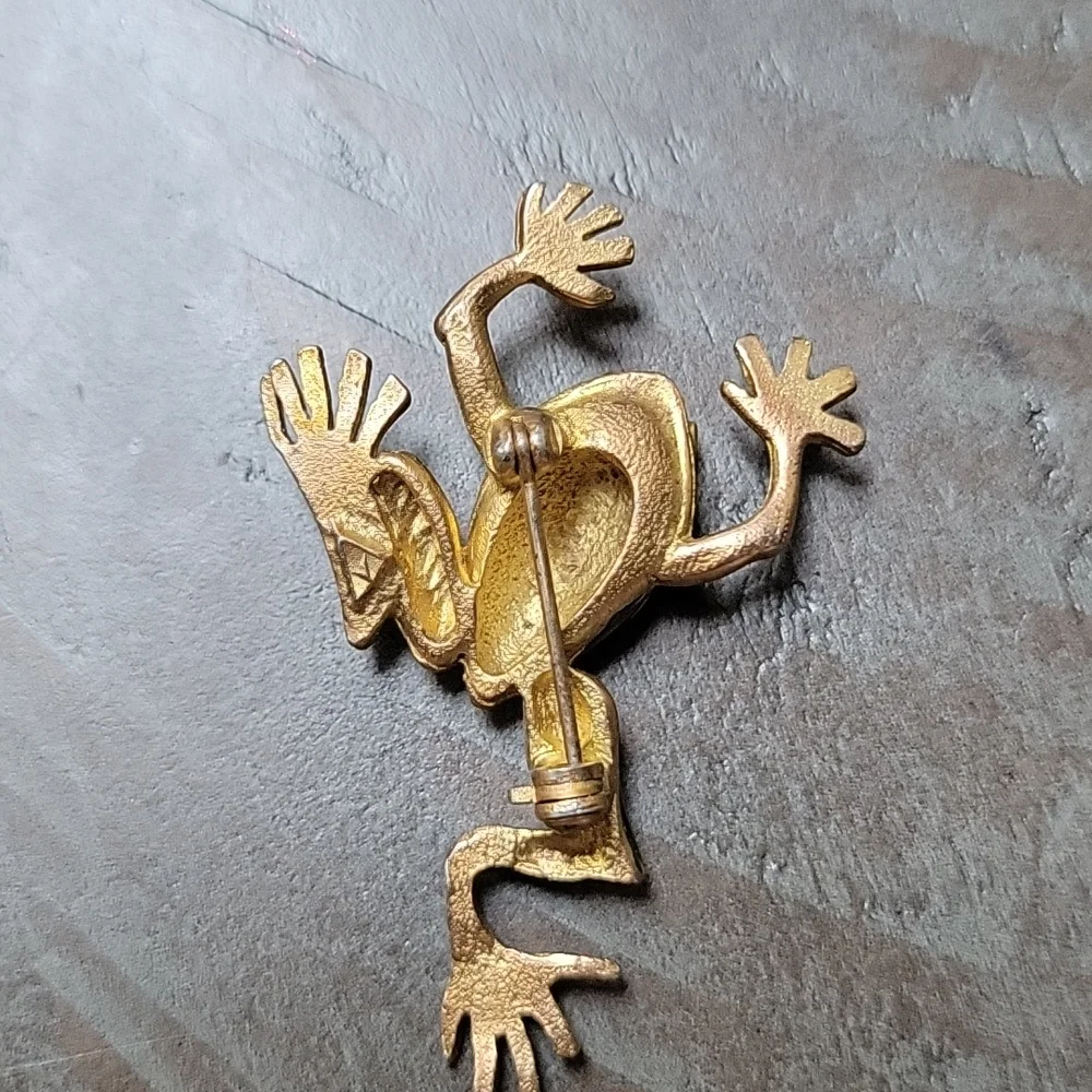 Cutest Tree Frog Brooch - Picture 3 of 4